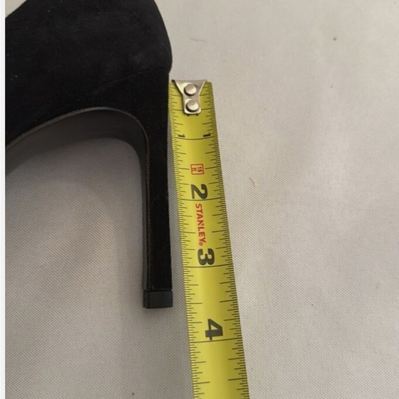 Stuart Weitzman- Power Pump Size 6 - Picture 5 of 7